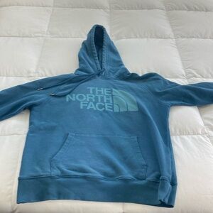 Super cute soft blue north face hoodie. Great condition. Perfect layer